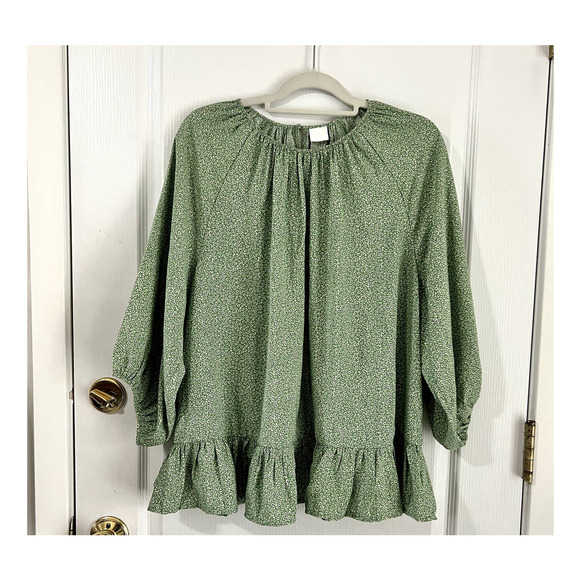 H&M Tops - H&M Green Floral Peplum 3/4 Sleeve Peasant Top